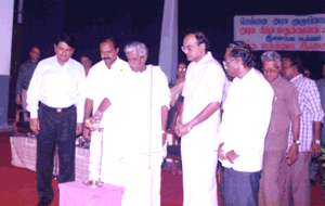 Hon’ble Tamizhkudimakan, Minister for Tamil Development, Culture, H.R.&C.E., lighting the lamp. Hon’ble Thiru. Parithi Ilamvazhuthi, Deputy peaker; Thiru.R.Kannan, I.A.S., Commissioner of Museums; Thiru. KT. Narashimhan, Superintending Archaeologist, A.S.I., Thiru. K.Lakshminarayanan, Asst. Director of Museums and other dignitaries look on. 